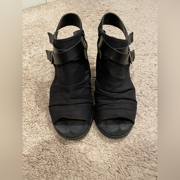 Gently used chunky black heels - Picture 3 of 6